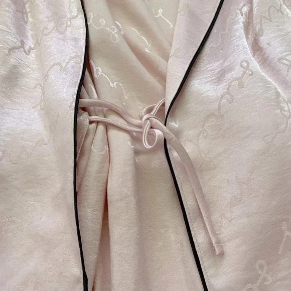 VICTORIA'S SECRET Soft Pink Sophisticated Iconic Style Satin Logo Small … - Picture 9 of 9